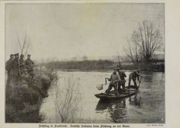 1917 - alter Druck - Frühling in Frankreich: Deutsche Soldaten beim Fischfang an der Aisne